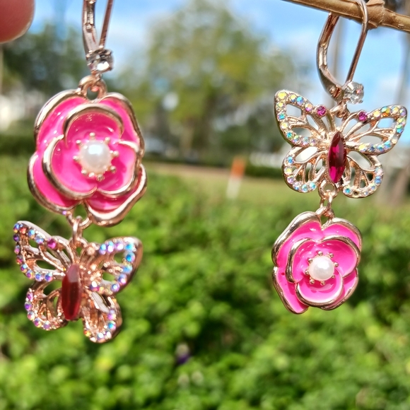 Rhinestone Butterfly Earrings with Dangling Rose Faux Pearl Silvertone Setting - Picture 7 of 15